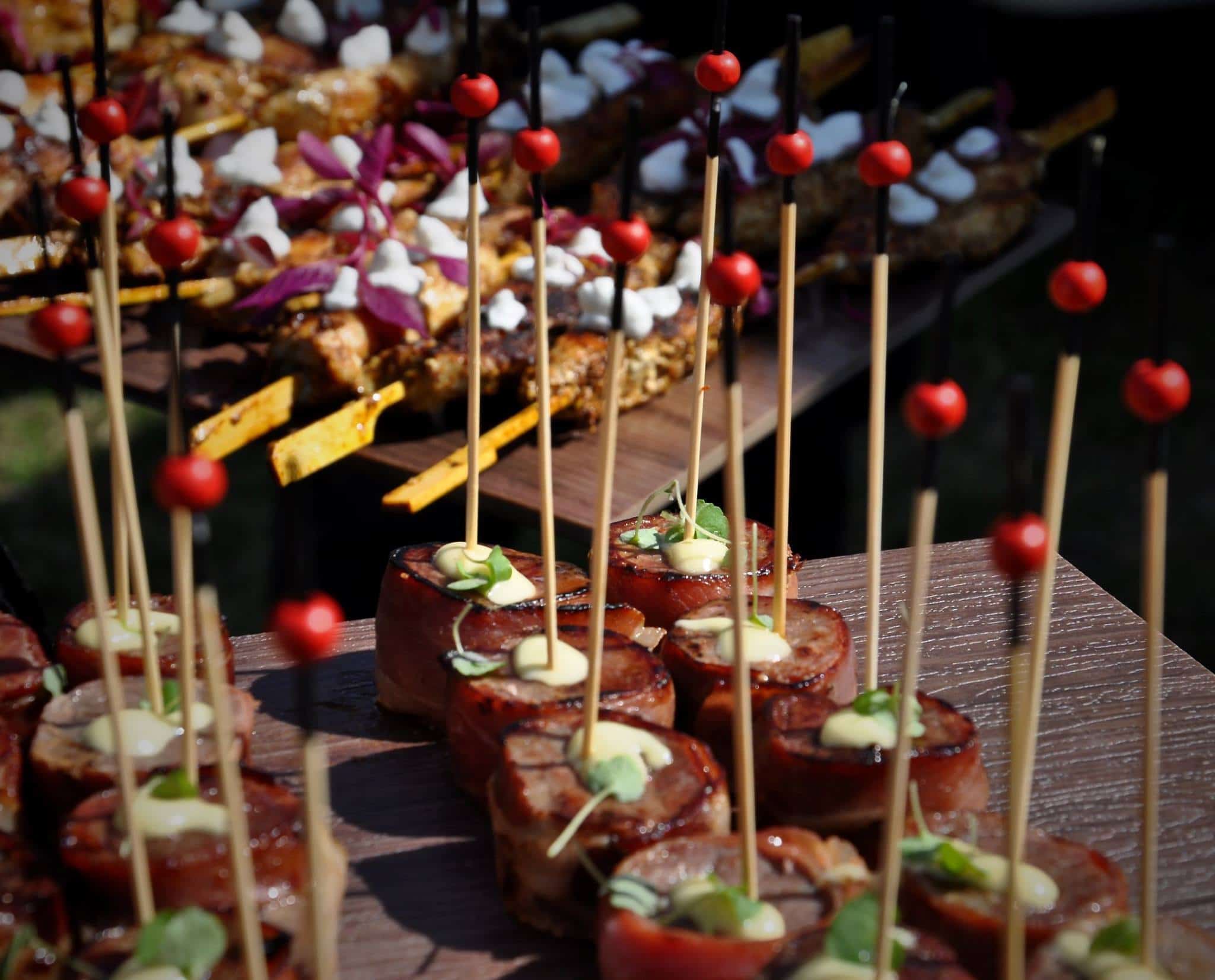 Things to keep in your mind while hiring a party catering gold coast
