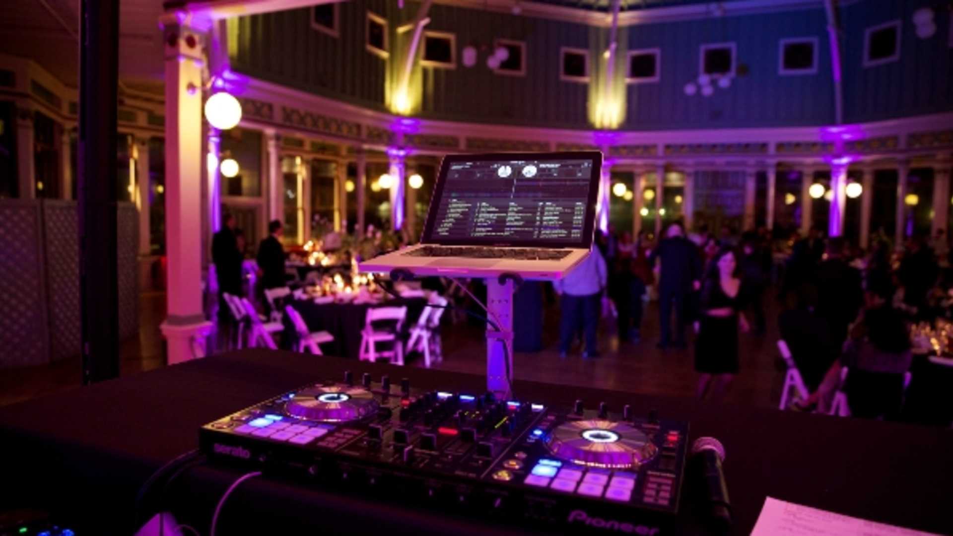 wedding DJ Brisbane